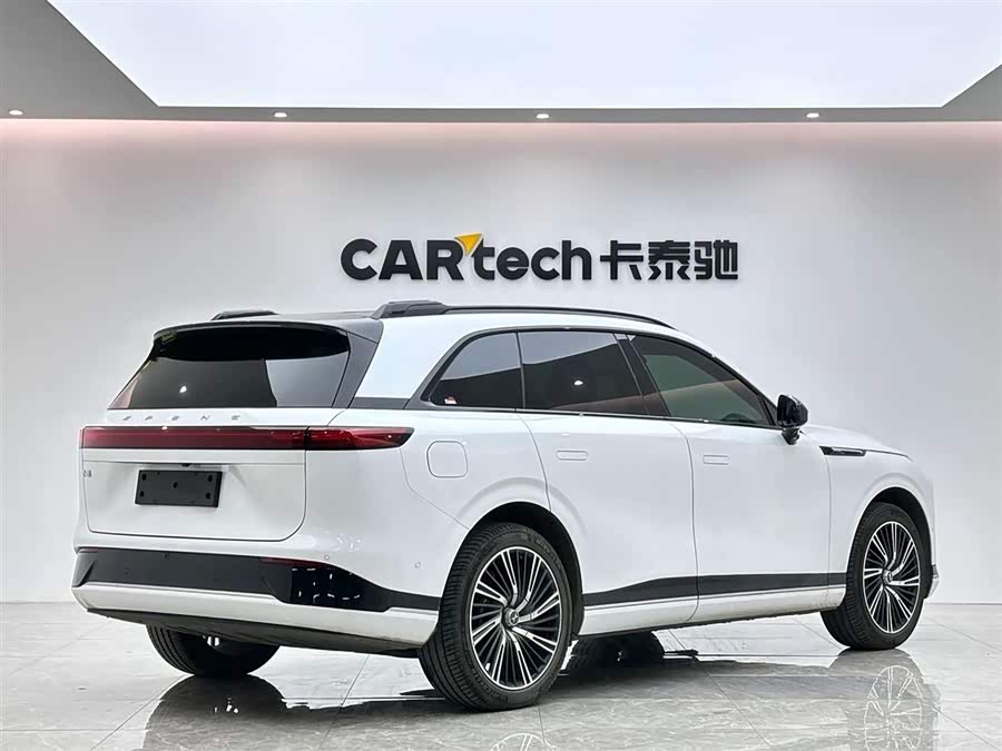 Xpeng G9 2024 car image #6