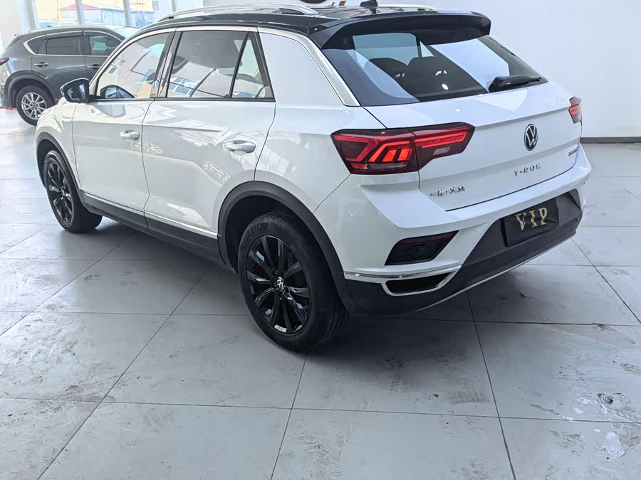 Volkswagen T-Roc 2023 car image #6