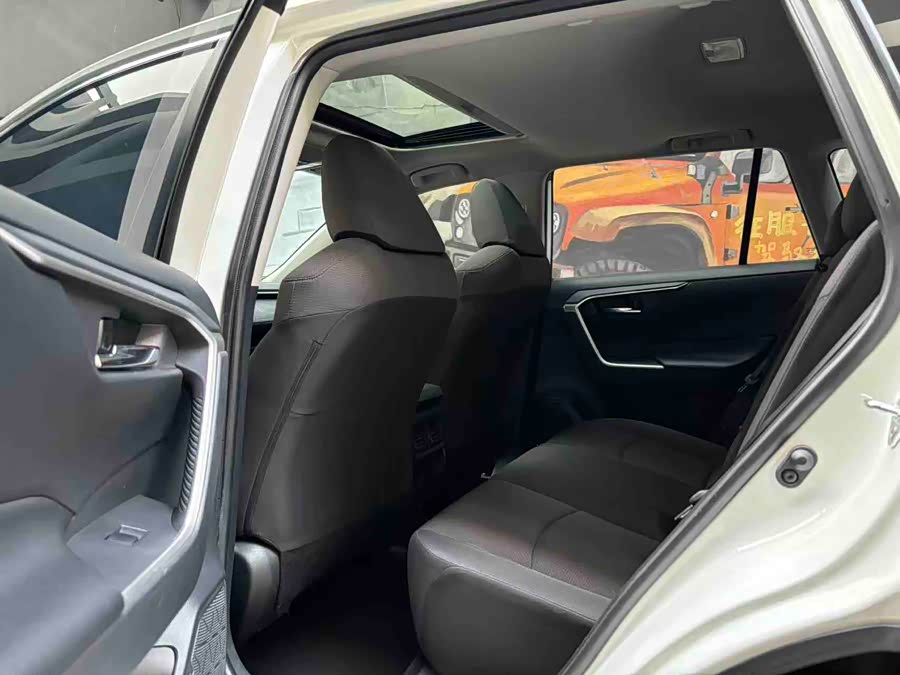 Toyota RAV4 2020 car image #6
