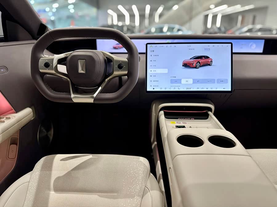 Avatr 06 2025 car image #6