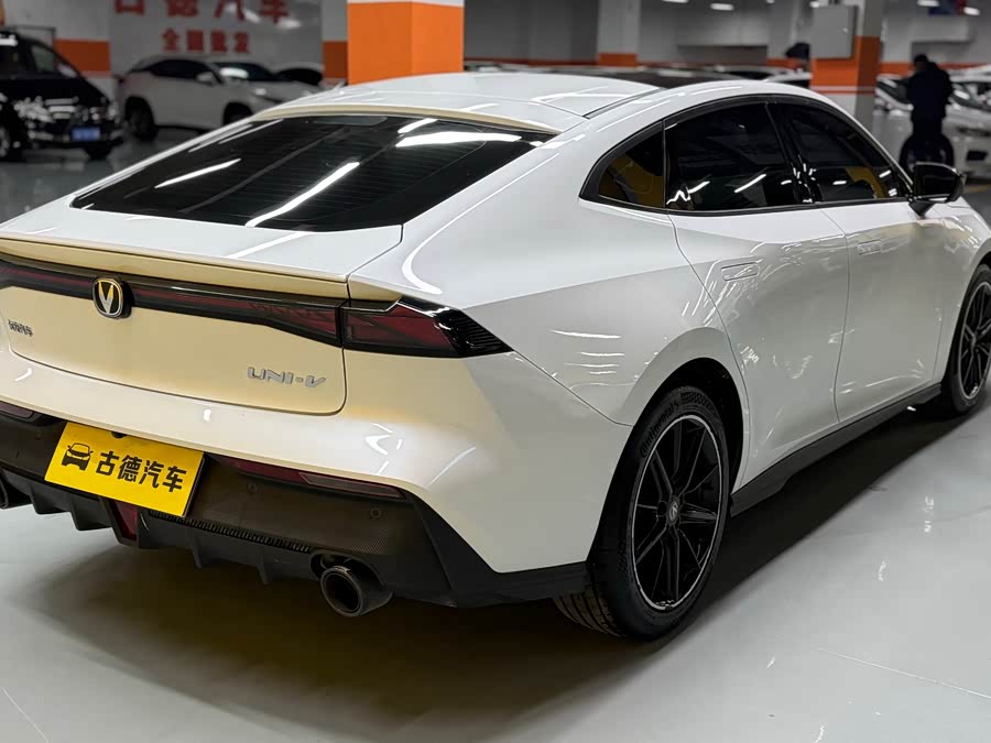 Changan UNI-V 2023 صورة سيارة #6