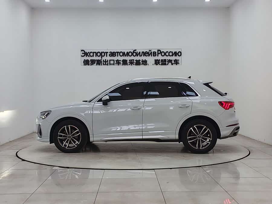 Audi Q3 2021 car image #6