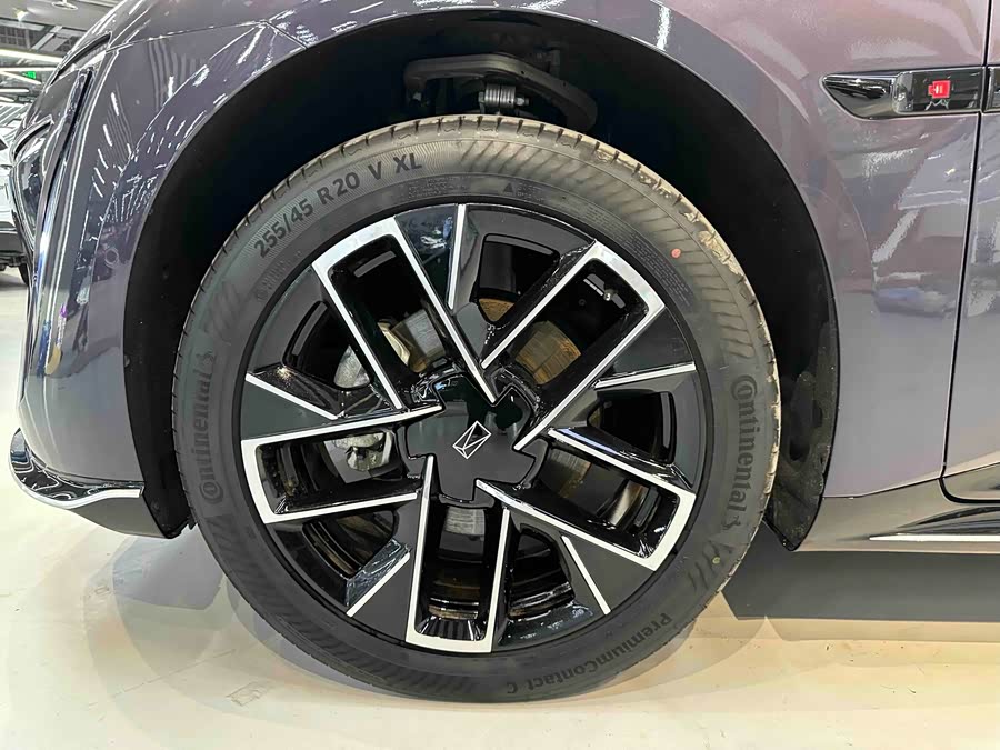 Avatr 06 2025 car image #6