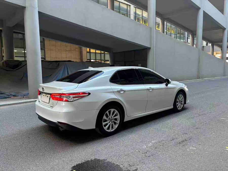 Toyota Camry 2023 car image #6