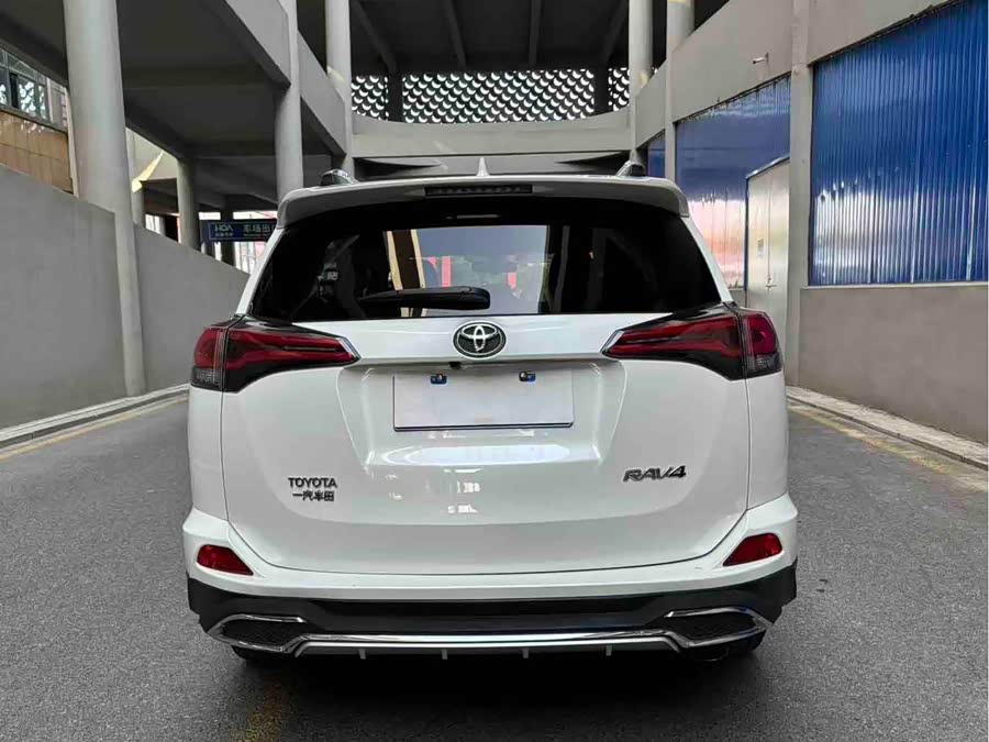 Toyota RAV4 2017 car image #6