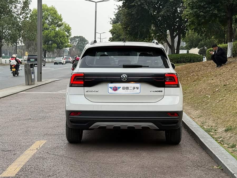 Volkswagen T-Cross 2021 car image #6