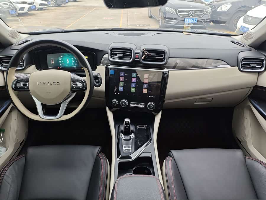 Lynk & Co 02 2019 car image #6