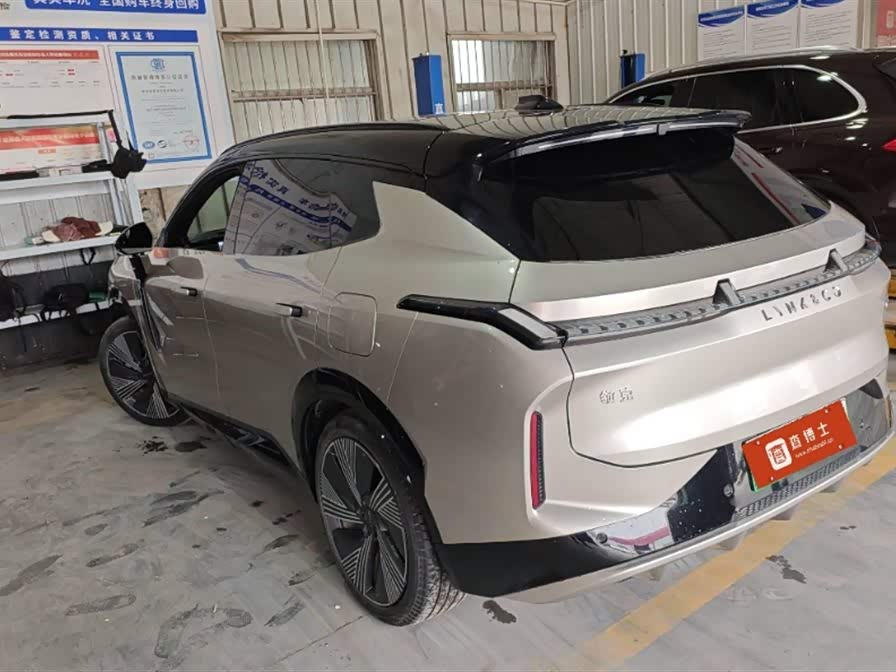 Lynk & Co 08 EM-P 2023 car image #6