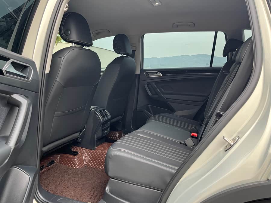 Volkswagen Tiguan L 2021 car image #6