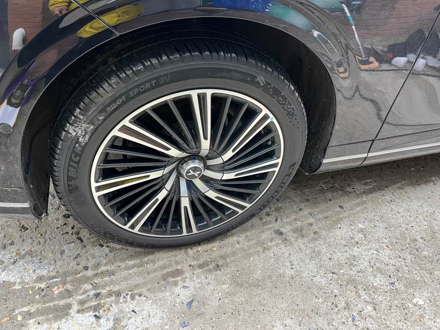 Xpeng G9 2024 car image #6