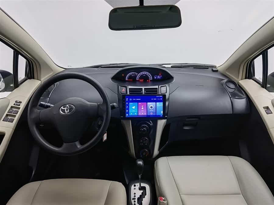 Toyota Yaris 2013 car image #6