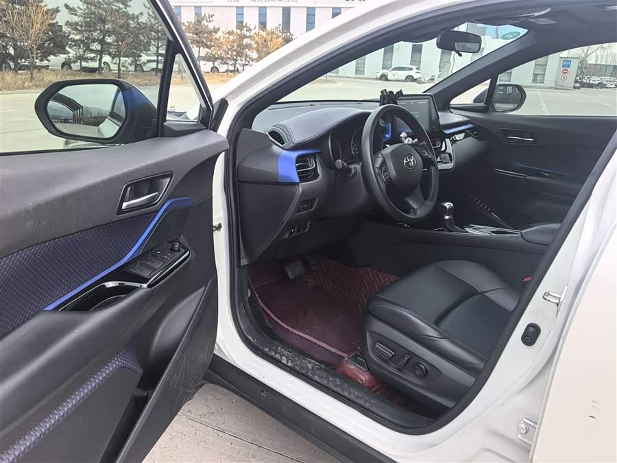 Toyota C-HR 2020 car image #6