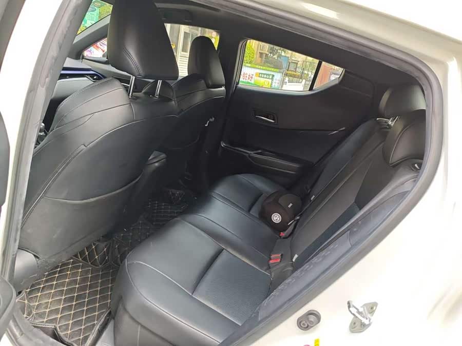 Toyota C-HR 2019 car image #6