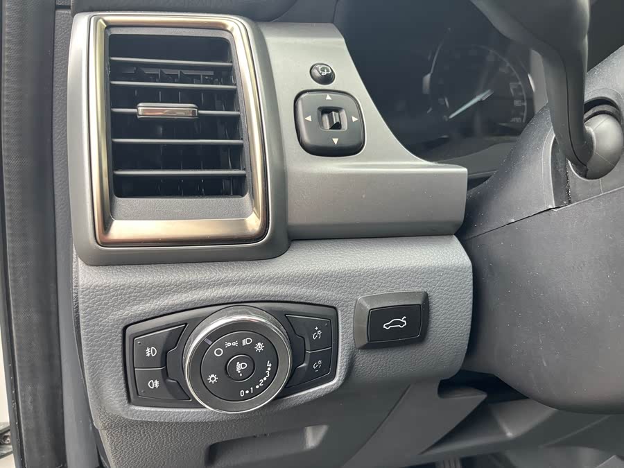 Ford Everest 2017 صورة سيارة #6