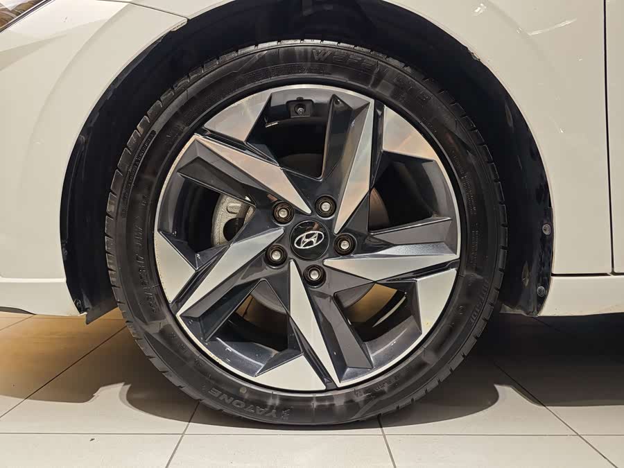 Hyundai Elantra 2023 immagine di auto #6