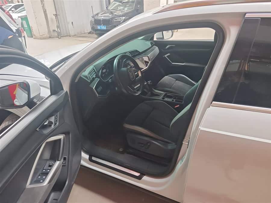 Audi Q3 2021 car image #6