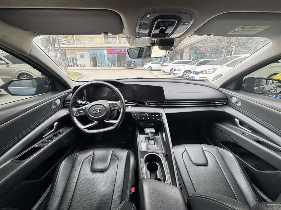 Hyundai Elantra 2021 صورة سيارة #6