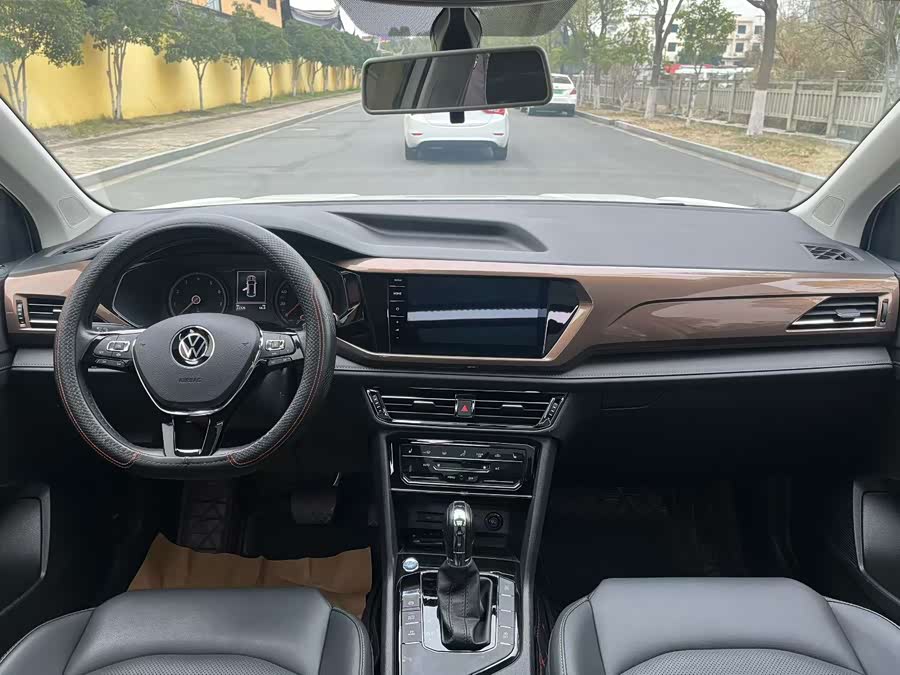 Volkswagen Tiguan L 2018 #6 Volkswagen Tiguan L 2018 car image #6
