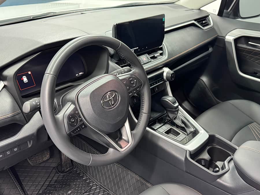 Toyota RAV4 2025 immagine di auto #6