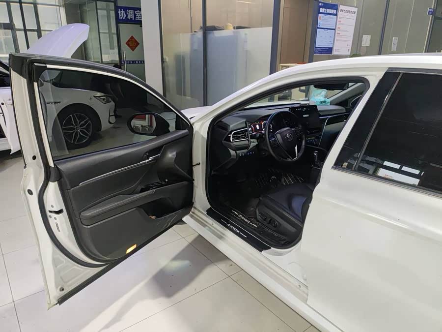 Toyota Camry 2021 car image #6