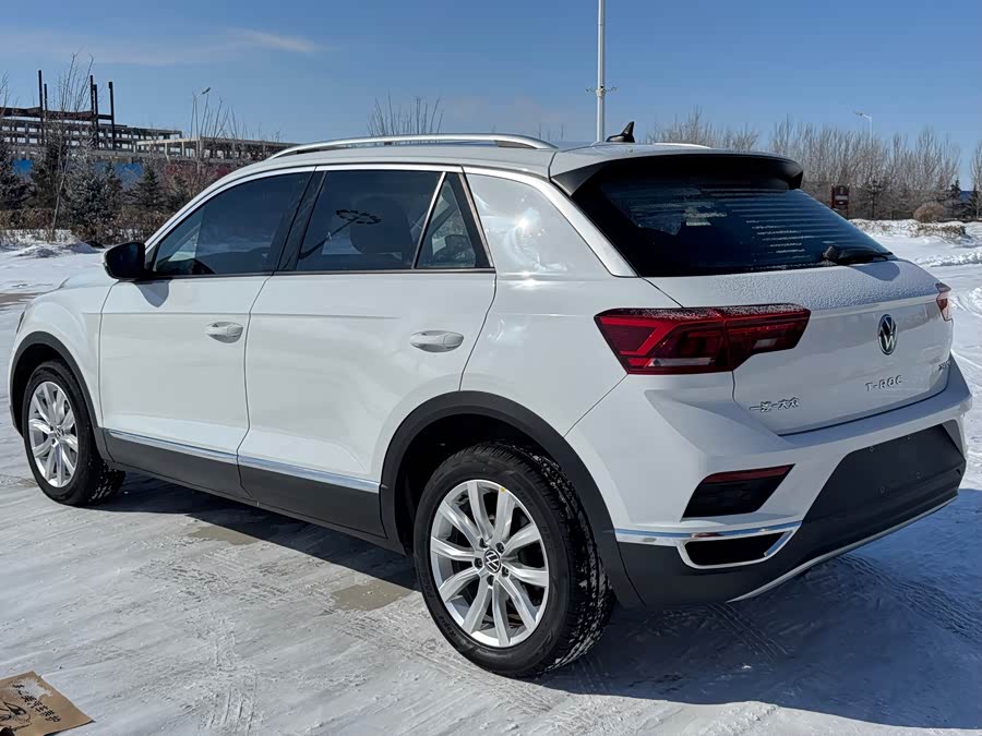 Volkswagen T-Roc 2023 car image #6