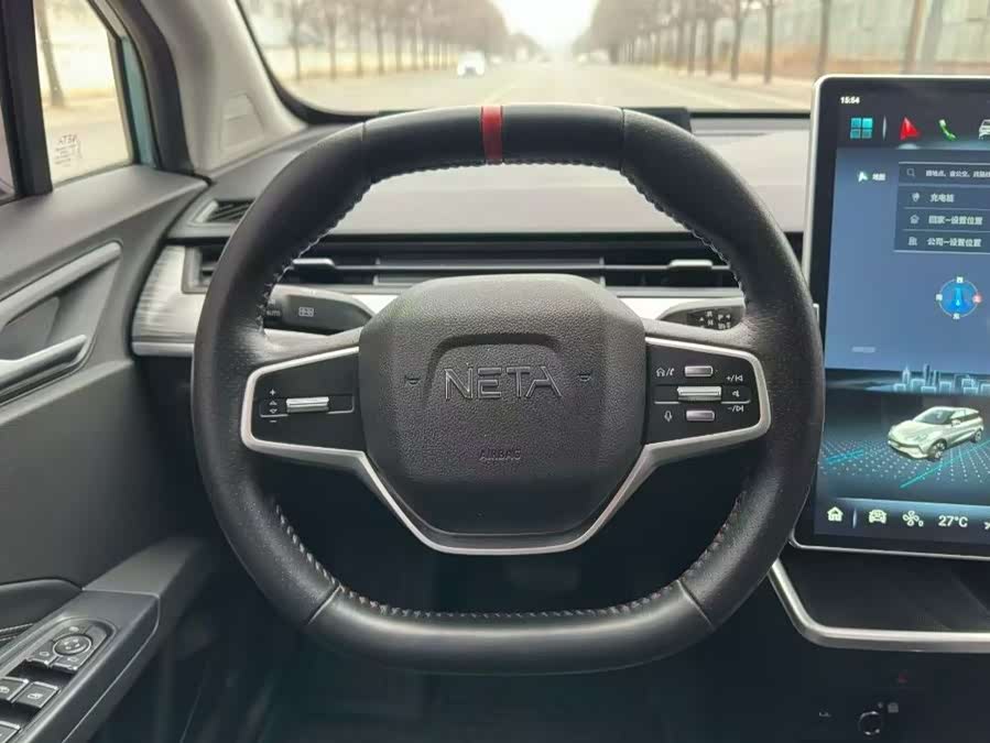 哪吒汽车 哪吒V 2021 汽车图片 #6