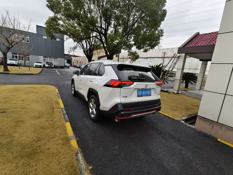 Toyota RAV4 2020 car image #6