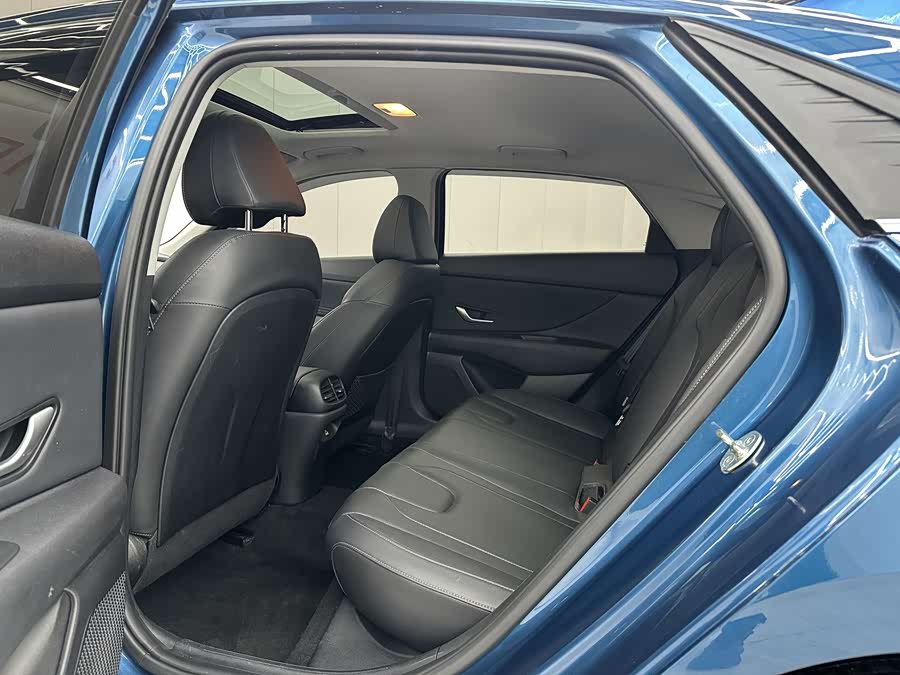 Hyundai Elantra 2023 immagine di auto #6