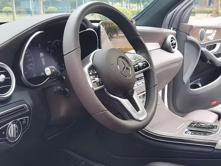 Mercedes-Benz GLC Class 2022 car image #6