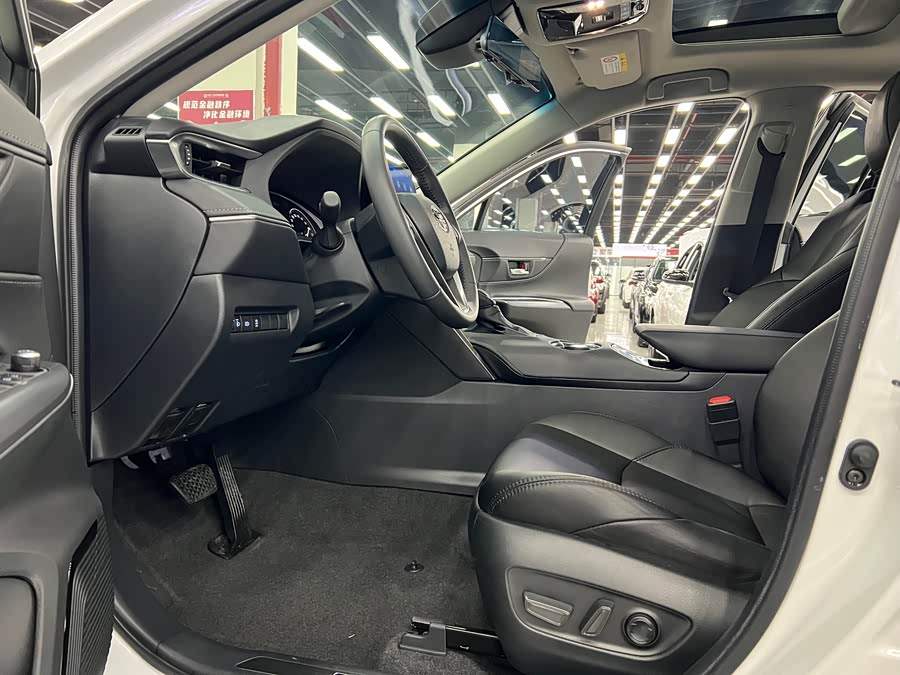 Toyota Harrier 2022 car image #6