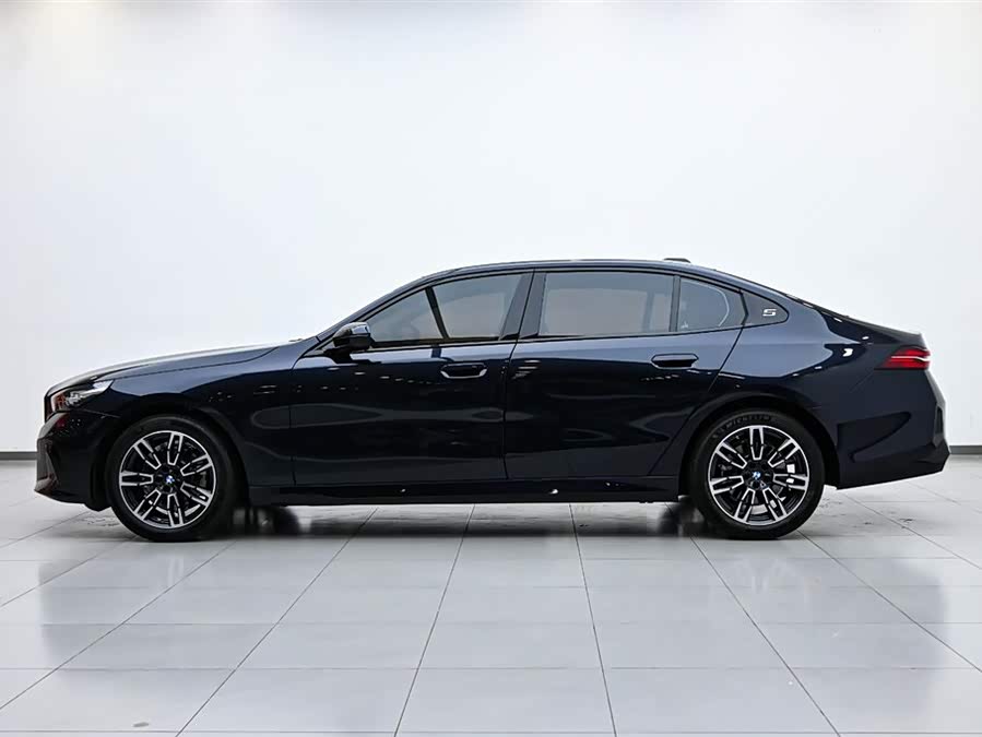 BMW 5 Series 2025 car image #6