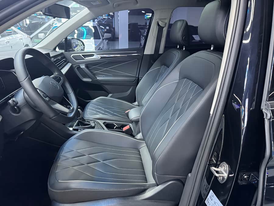 Volkswagen Tiguan L 2023 #6 Volkswagen Tiguan L 2023 car image #6