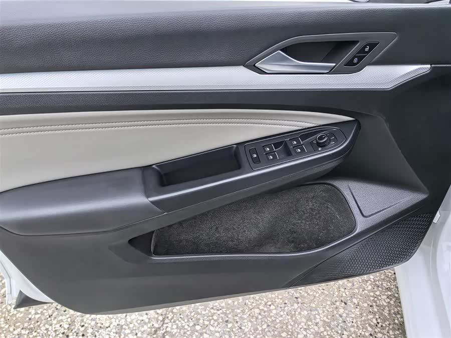 Volkswagen Golf 2020 car image #6