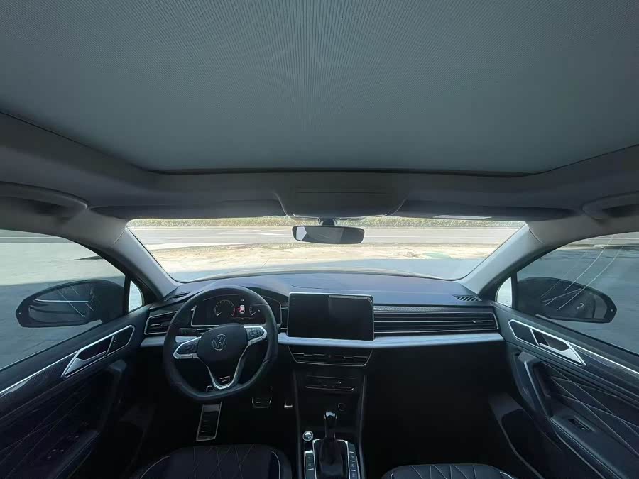 Volkswagen Tiguan L 2025 immagine di auto #6