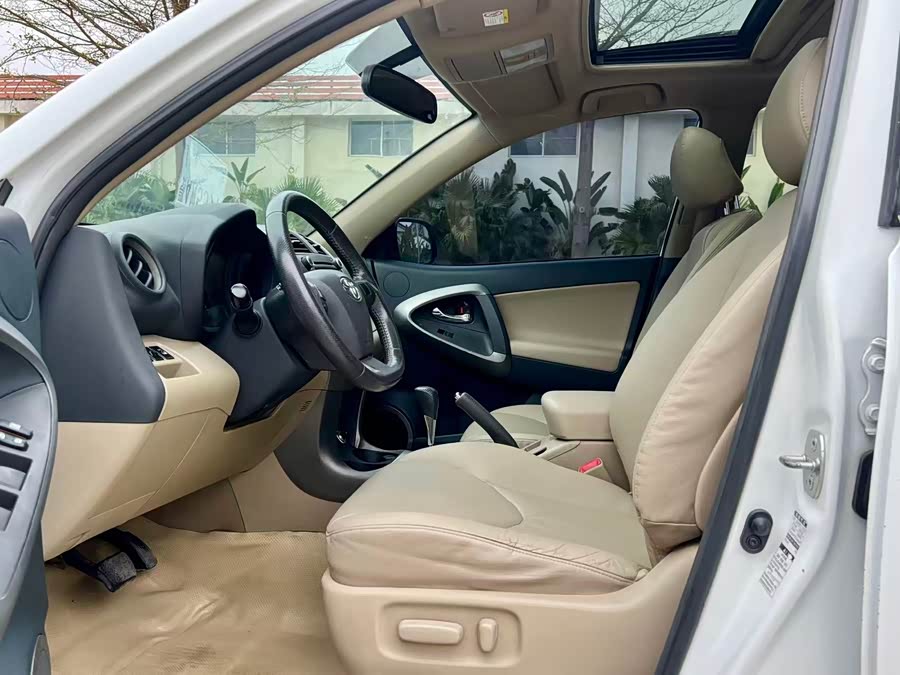 Toyota RAV4 2013 car image #6