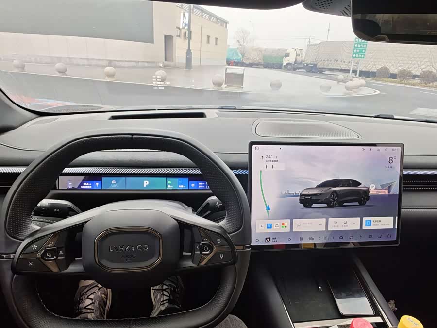 Lynk & Co 10 EM-P 2025 car image #6