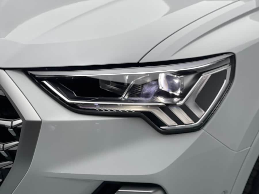 Audi Q3 2023 car image #6