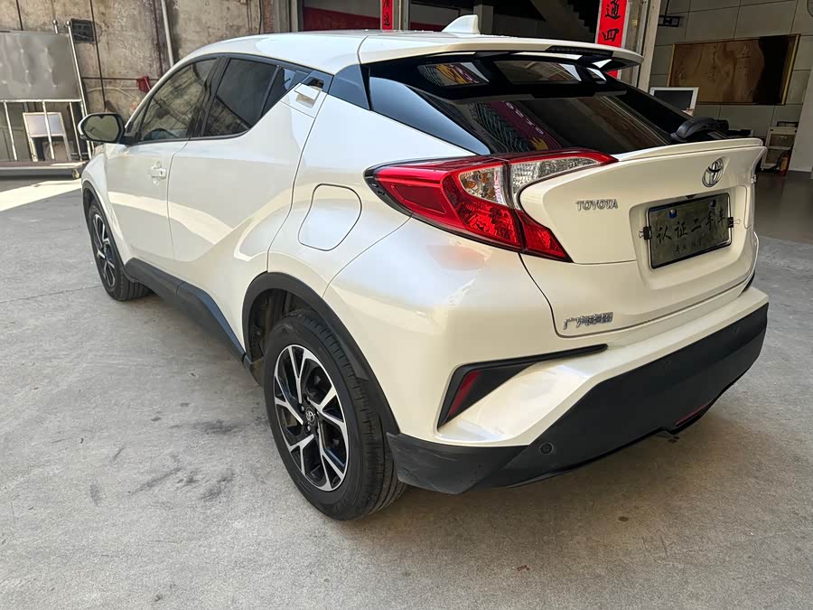 Toyota C-HR 2019 car image #6