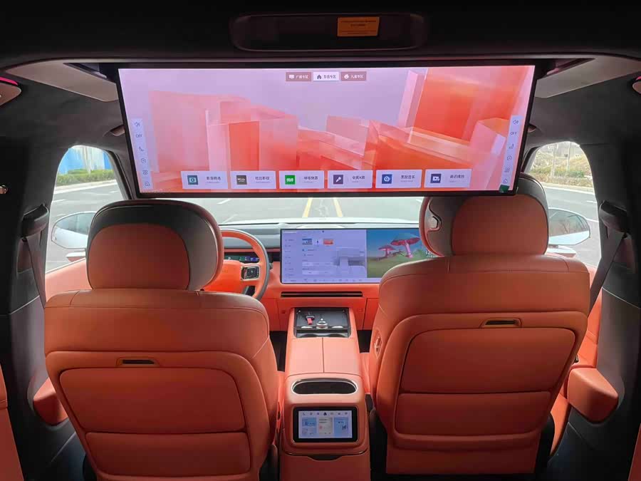 Lynk & Co 900 2025 car image #6