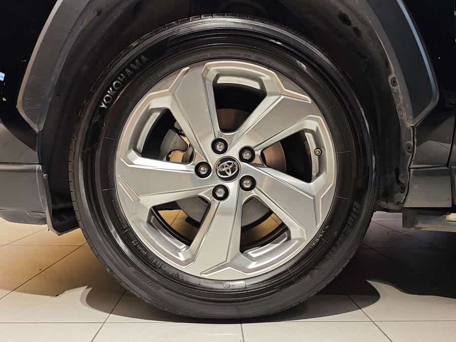 Toyota RAV4 2020 car image #6