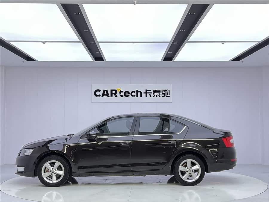 Skoda Octavia 2015 car image #6