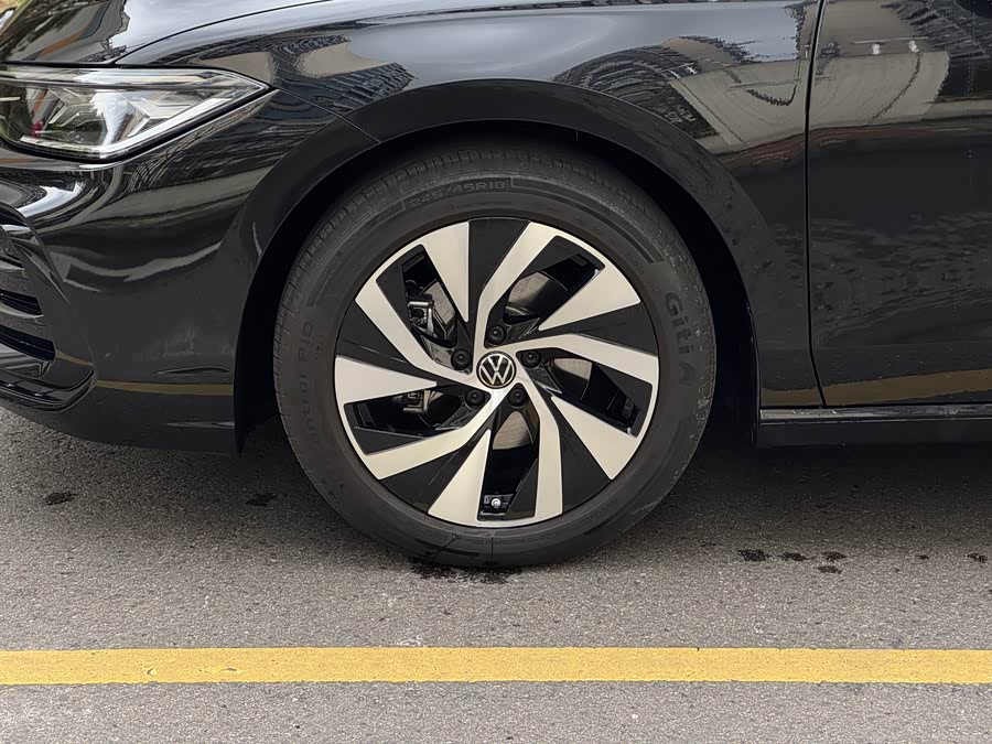 Volkswagen Passat 2025 car image #6