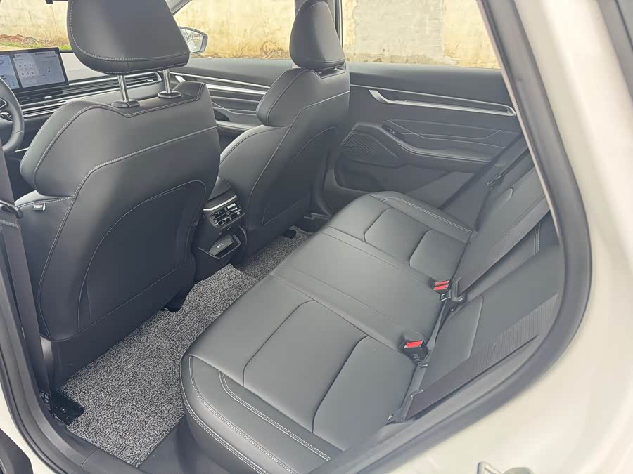 GEELY Emgrand 2022 car image #6