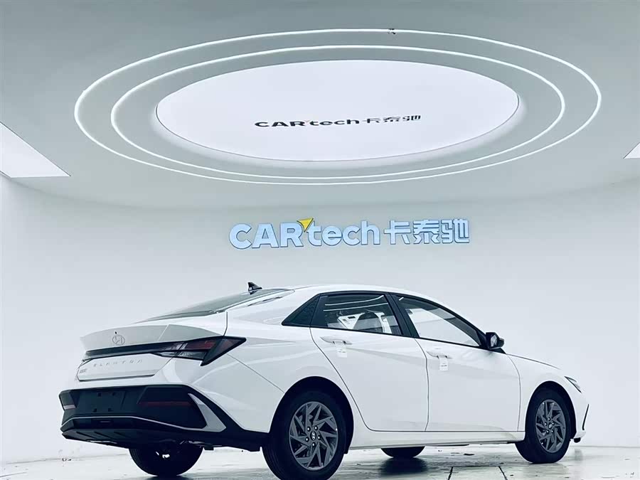 Hyundai Elantra imagen de coche #6