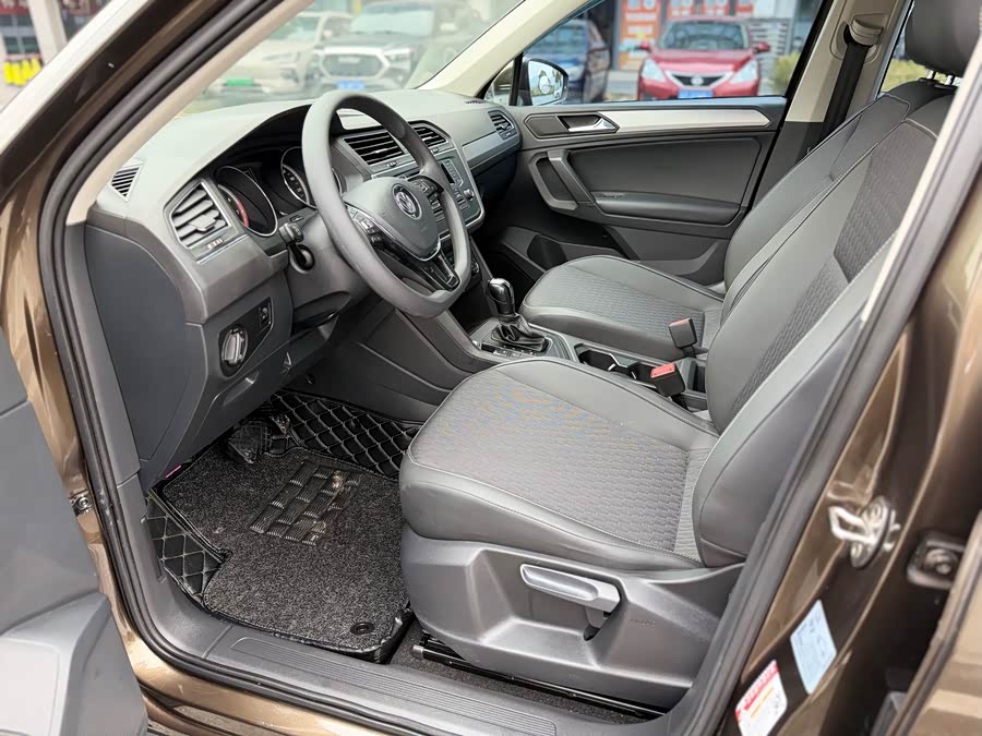 Volkswagen Tiguan L 2017 imagen de coche #6