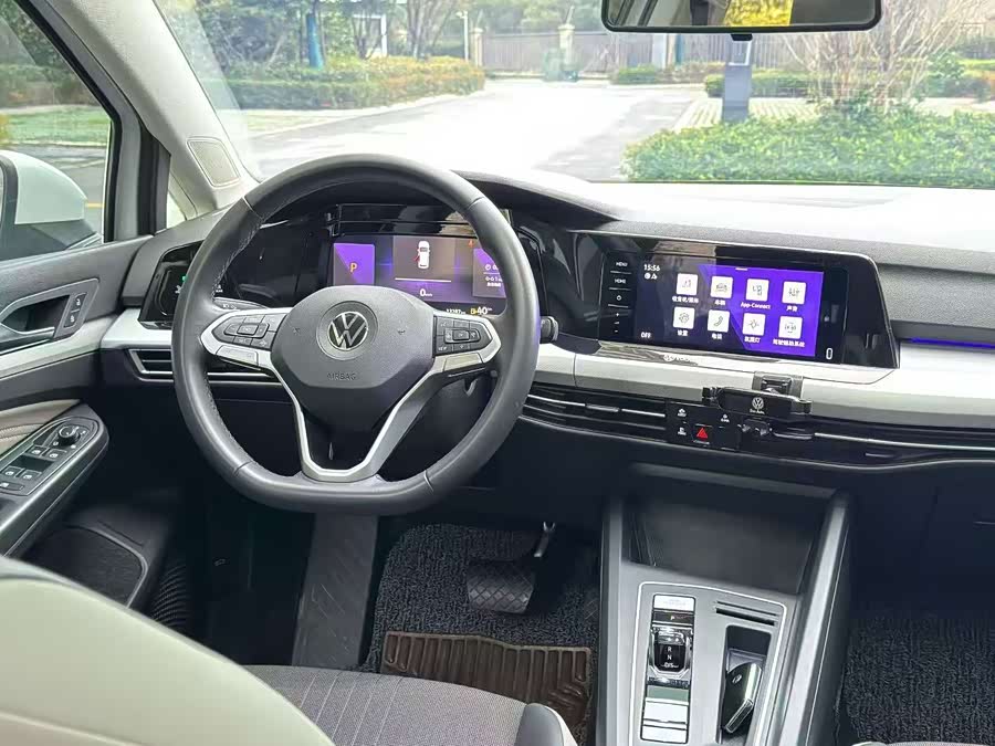 Volkswagen Golf 2023 car image #6