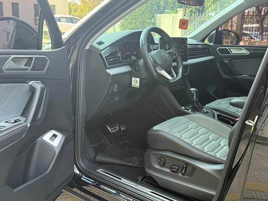 Volkswagen Tiguan L 2021 car image #6