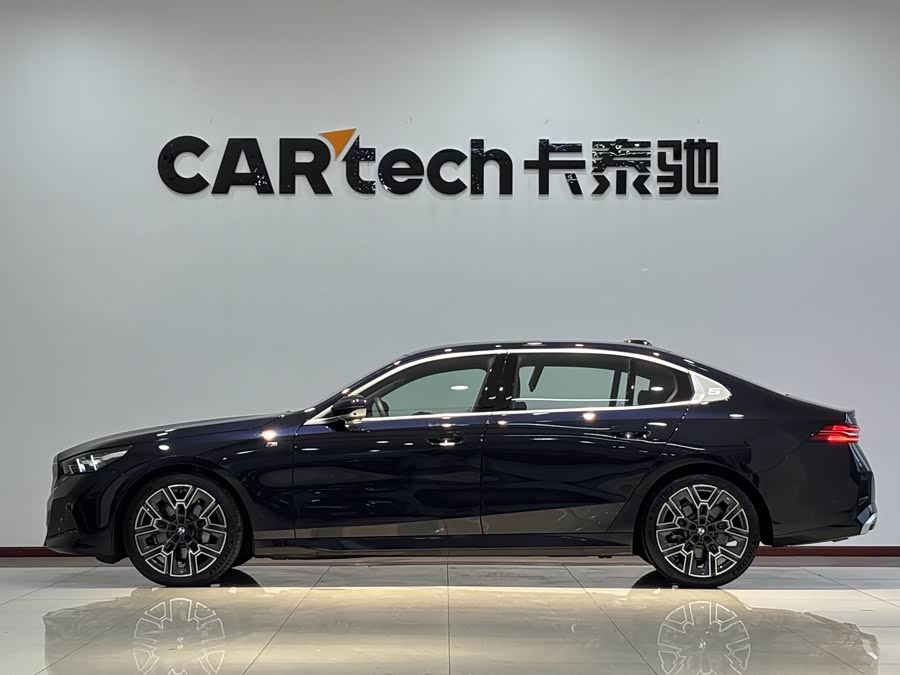 BMW 5 Series 2025 car image #6