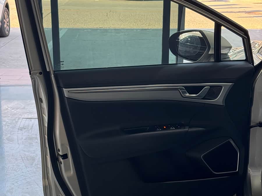 GEELY Emgrand GSe 2018 immagine di auto #6