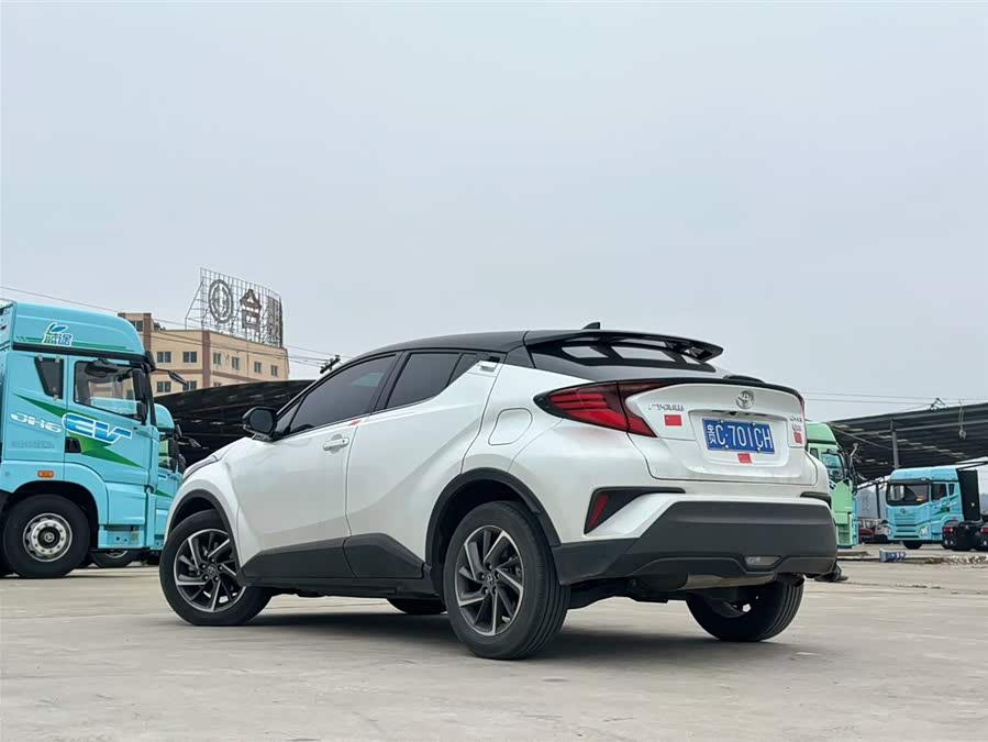 Toyota C-HR 2022 car image #6